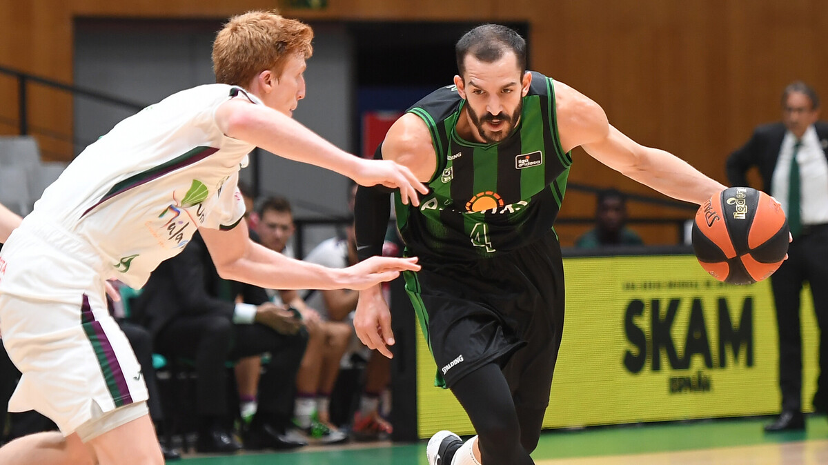 La Penya reacciona y asegura la primera victoria