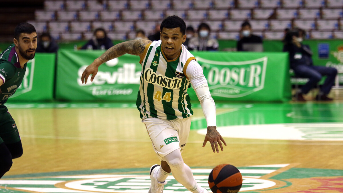 El Coosur Real Betis amarga el debut a Katsikaris