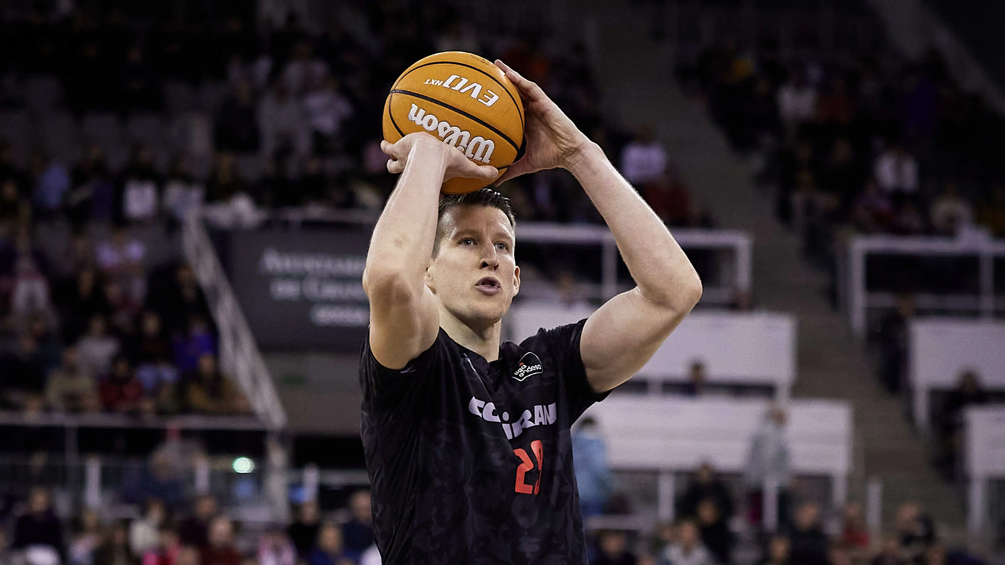 Luka Bozic lanza un tiro libre