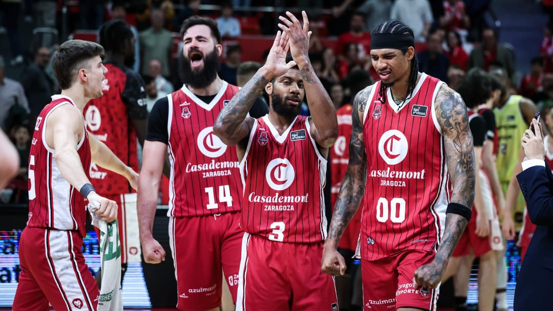 Robinson machaca el aro