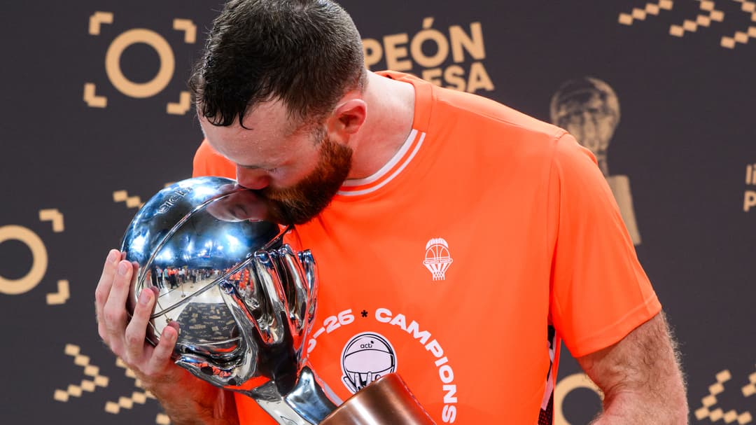 Costello se va como campeón