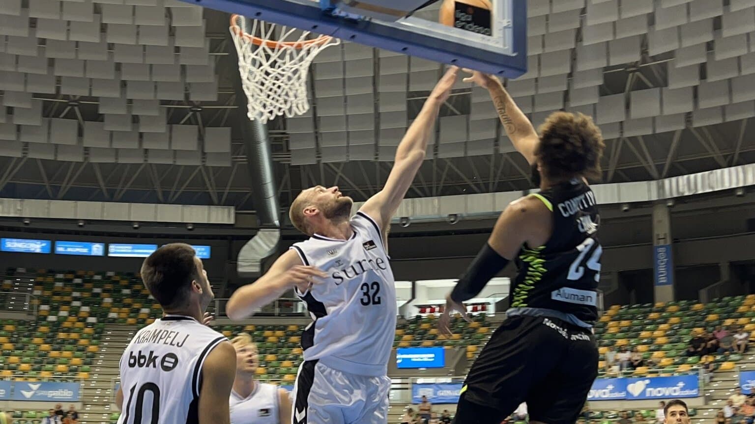 Surne Bilbao vence al Leyma Coruña