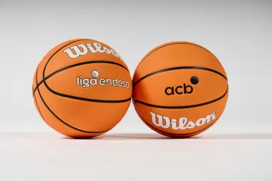 Dos balones de la Liga Endesa