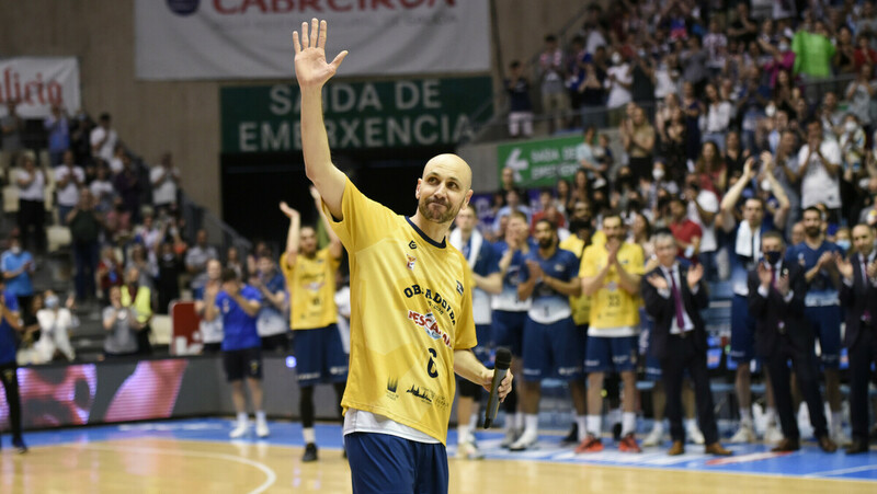 Homenaje a Albert Oliver en la Copa del Rey