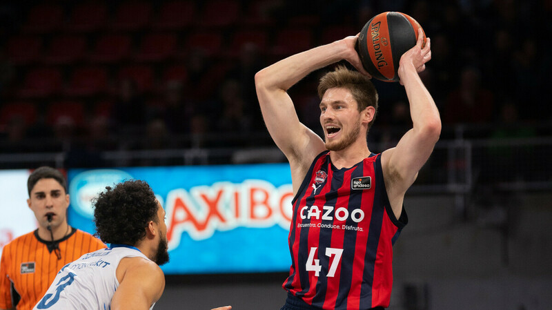 Steven Enoch y Arturs Kurucs no seguirán en el Baskonia