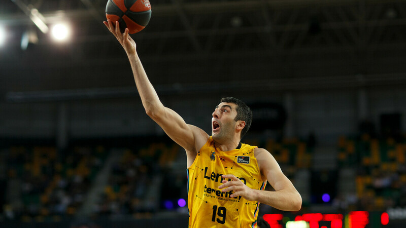 Lenovo Tenerife defiende la cuarta plaza tomando Miribilla (60-83)