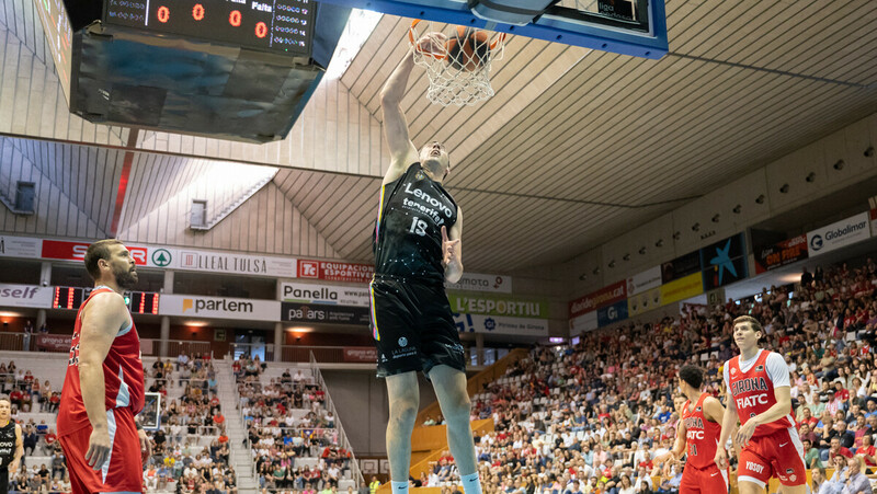 Lenovo Tenerife gana y sigue en la lucha por la cuarta plaza (72-88)