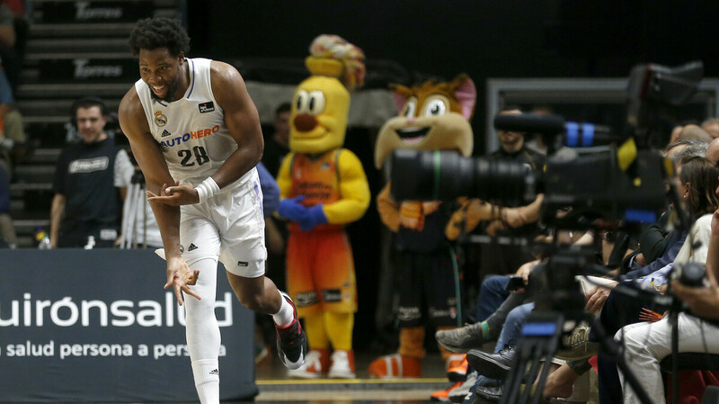 Yabusele mantiene al Real Madrid en la lucha por la segunda plaza (68-79)