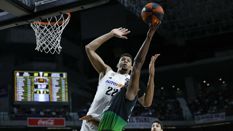 Tavares, Top3 histórico de tapones en Playoff tras batir a Sabonis