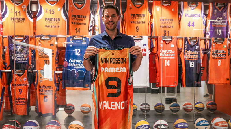 La última camiseta de Van Rossom, al museo de L’Alqueria del Basket