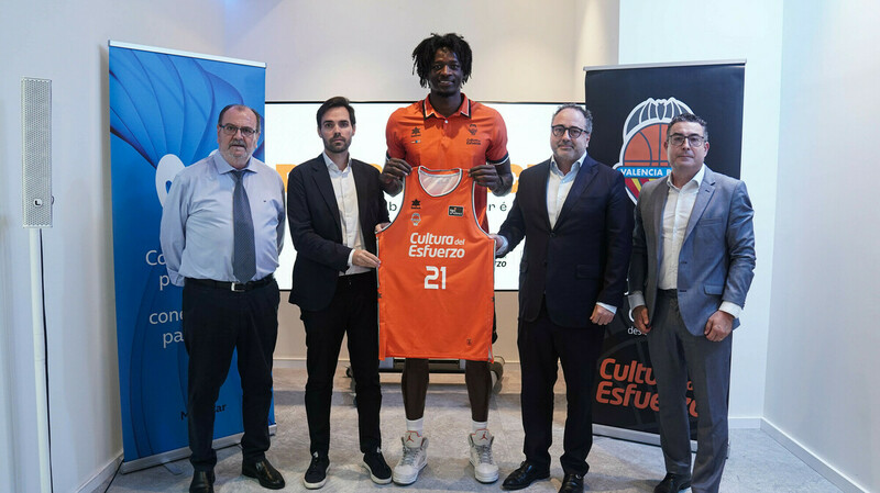 Boubacar Touré, presentado en Movistar como nuevo jugador taronja