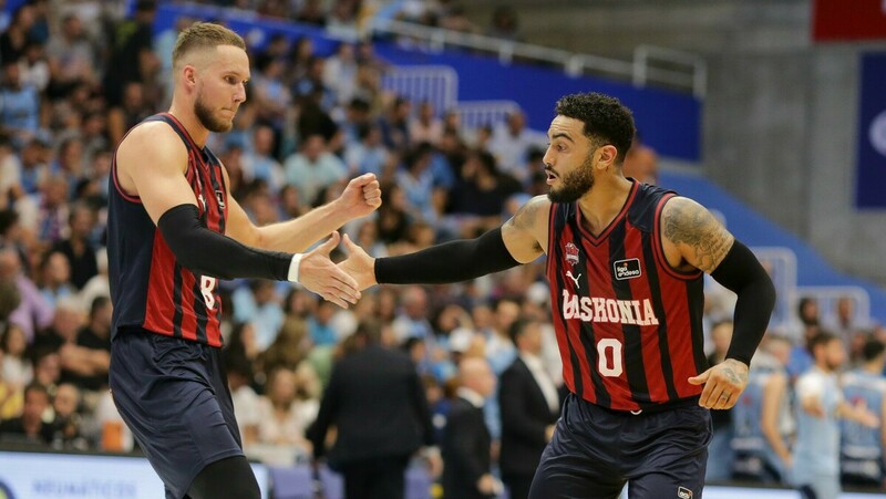 Un Baskonia al compás de Howard anestesia al Río Breogán (79-88)