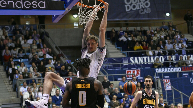 Monbus Obradoiro sufre para tumbar a un combativo Bàsquet Girona (85-79)