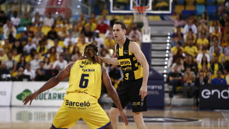 Huertas logra el doble-doble más veterano de la historia