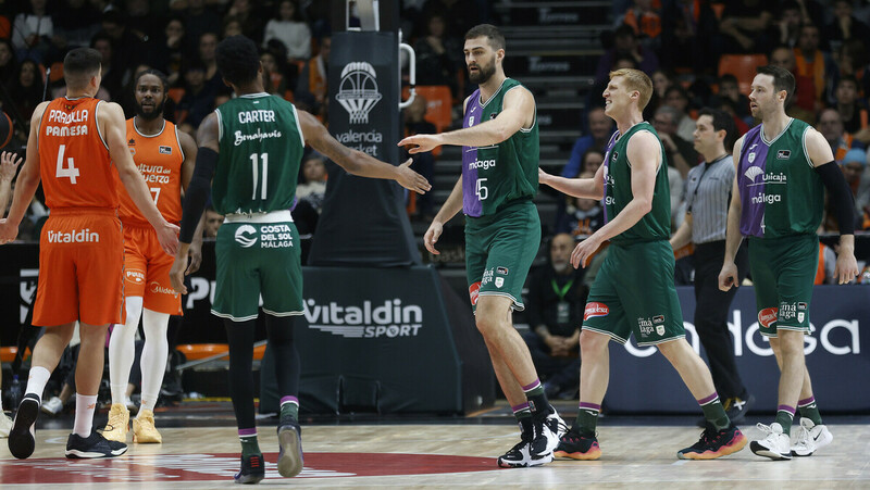 El Unicaja desmonta desde la defensa al Valencia Basket (63-83)