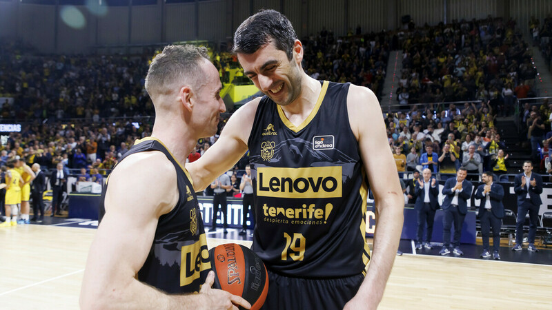 Un tiro libre de Abromaitis desequilibra el derbi canario (93-92)