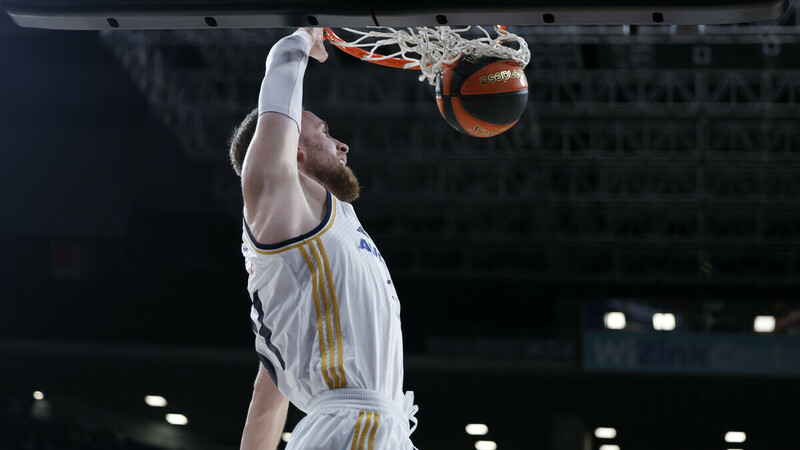 El Real Madrid se impone a un Monbus Obradoiro que plantó cara