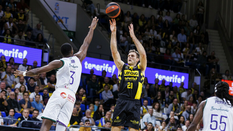 Lenovo Tenerife se venga de Unicaja y le deja sin liderato (87-86)