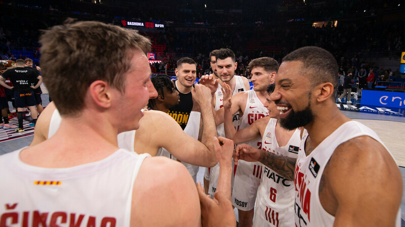 El Bàsquet Girona celebra su salvación a lo grande en Vitoria