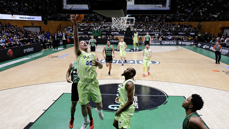 El Barça se lleva el derbi ante una Penya incansable (86-93)