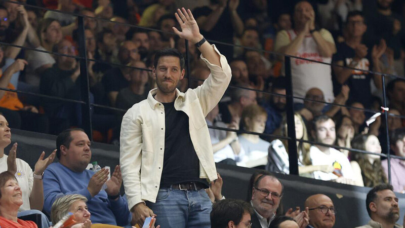 Valencia Basket retira el mítico 9 de Sam Van Rossom