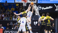 ¡Emoción en La Laguna! Unicaja, 5 arriba al descanso