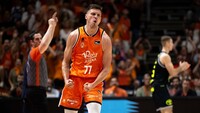 Diez minutos de ensueño adelantan a Valencia Basket en la serie