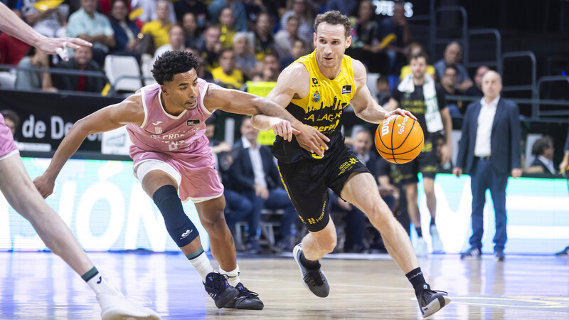 Marce Huertas (39 puntos) firma la mayor anotación en 32 años de Playoff