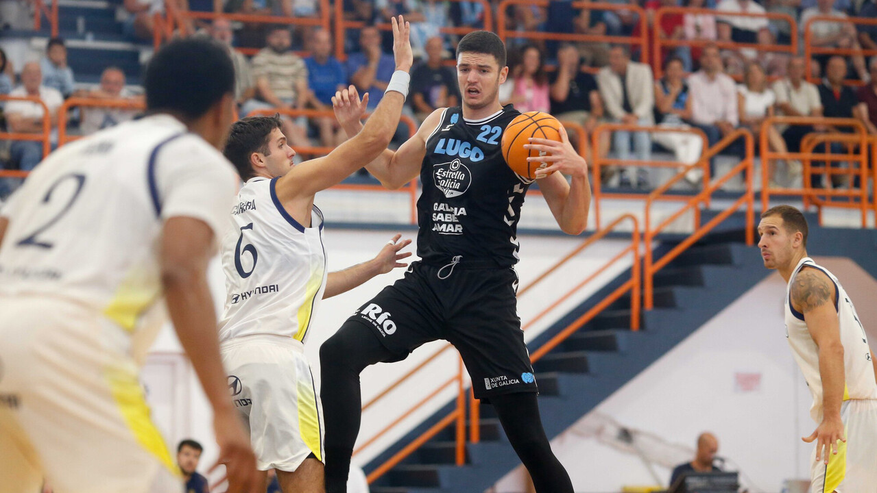 El Río Breogán estrena la pretemporada ilusionando 