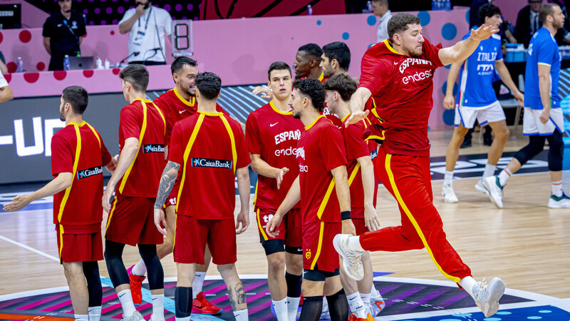 A las 20:30, España quiere encarrilar su pase a octavos ante Italia