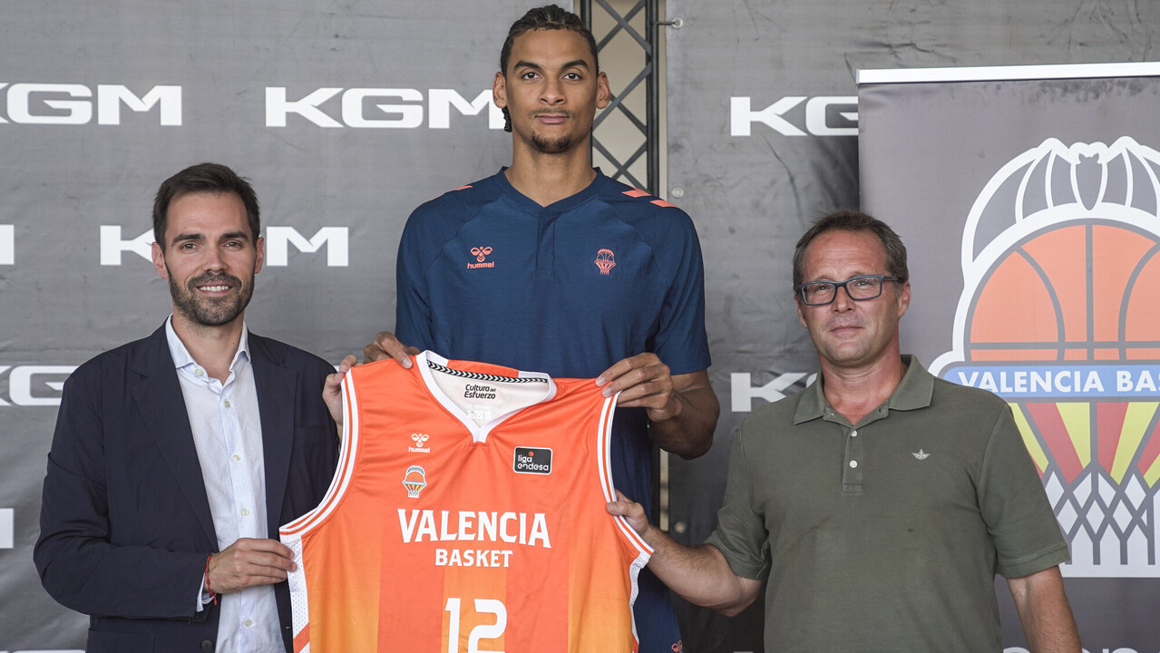 Neal Sako, presentado como nuevo jugador taronja
