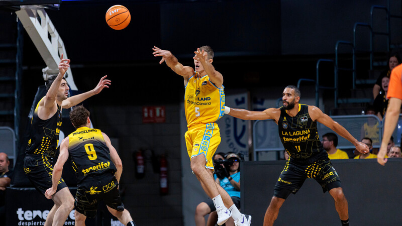 Triunfo amarillo en el 2º y la Copa Canarias, aurinegra