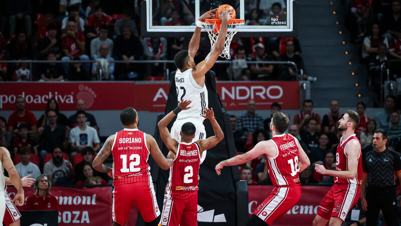 Tavares tapona las embestidas del huracán Yusta