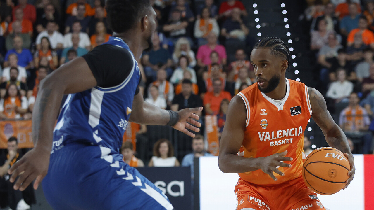 La fuerza del colectivo impulsa el 5-0 taronja