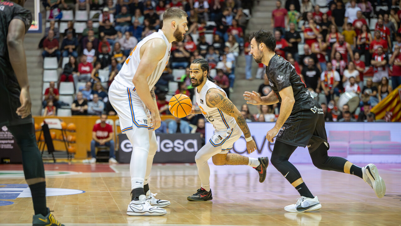 Livingston prende la mecha de la remontada en Fontajau
