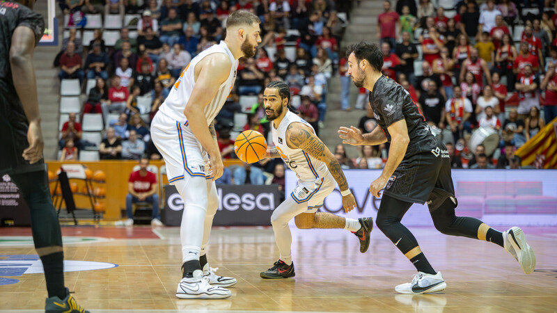 Livingston prende la mecha de la remontada en Fontajau