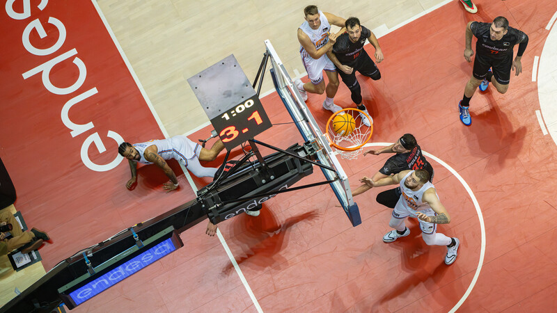 Livingston prende la mecha de la remontada en Fontajau