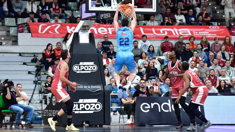 El doble-doble de un Brankovic perfecto