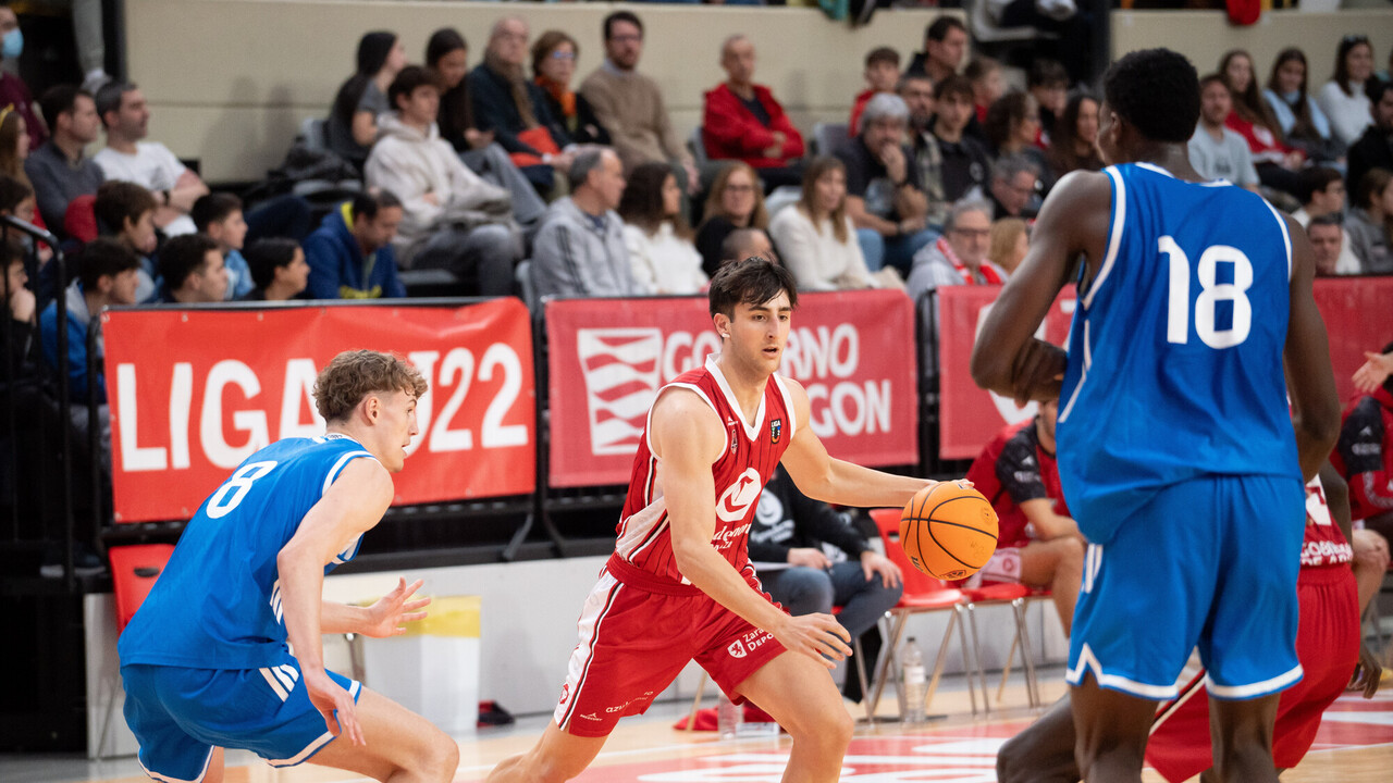 Casademont Zaragoza sorprende al Real Madrid al descanso