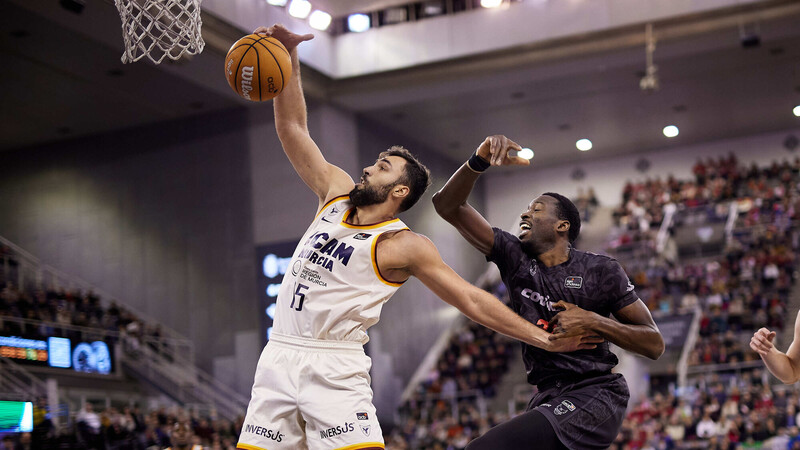 El UCAM Murcia se sobrepone y acaba ganando
