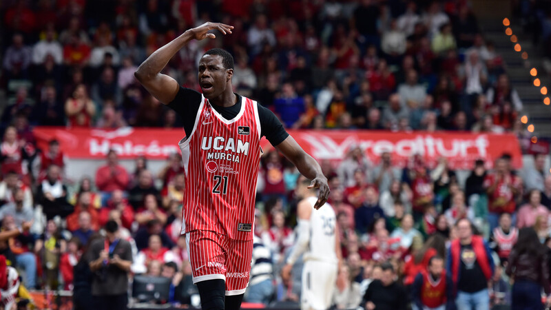 Moussa Diagne: Fractura del dedo pulgar