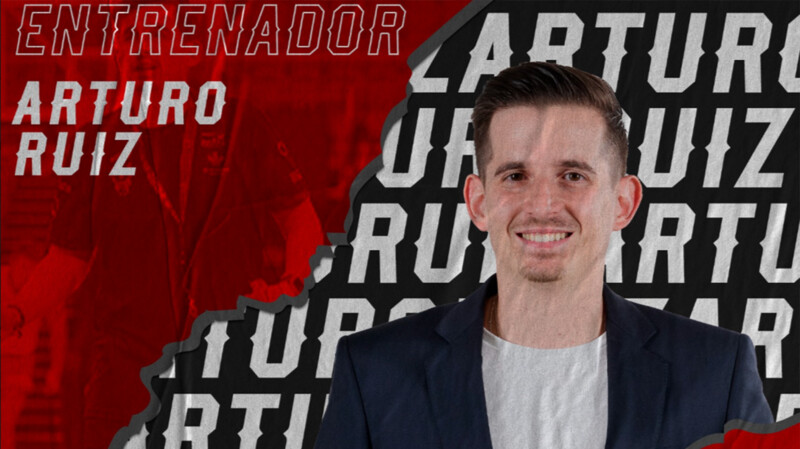 Arturo Ruiz toma la pizarra del Coviran Granada