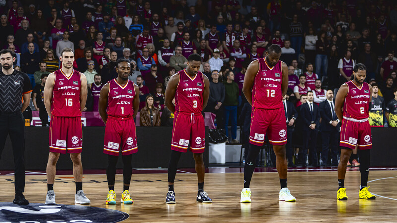 Minuto de silencio en la Jornada 17