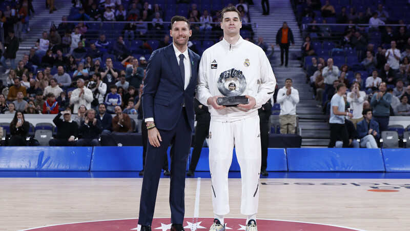 Hezonja recibe su MVP del mes