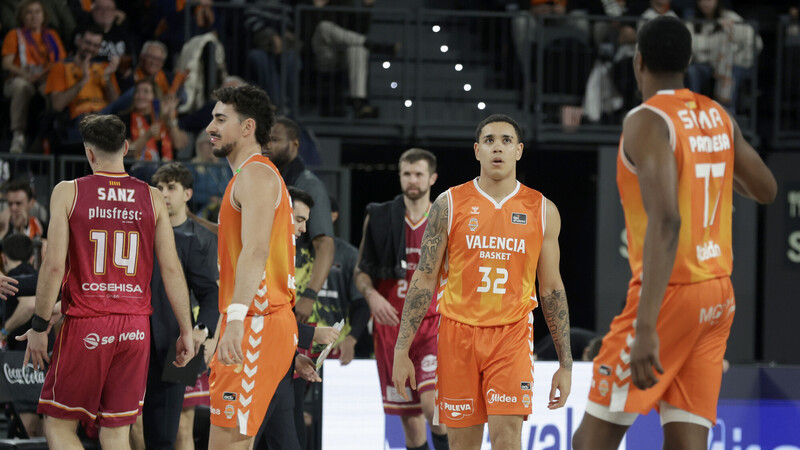 Una tempranera lluvia de triples del Valencia deja sin respuesta al Hiopos 