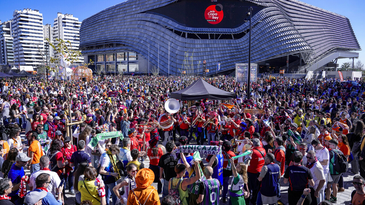 El Encuentro de aficiones colorea Valencia