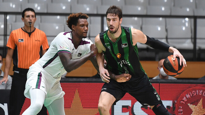 El Joventut debuta con un triunfo de prestigio ante el Unicaja (81-73)