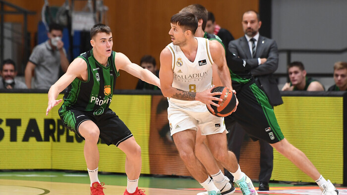 El Real Madrid se mantiene líder con un cómodo triunfo en Badalona (64-87)