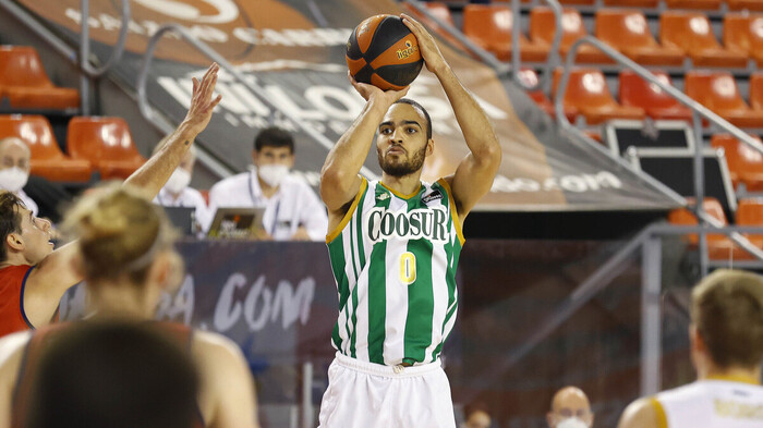 Obi Enechionyia deja de ser jugador del Coosur Real Betis