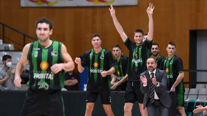 Bassas se viste de héroe con un triple apoteósico para ganar (83-82)